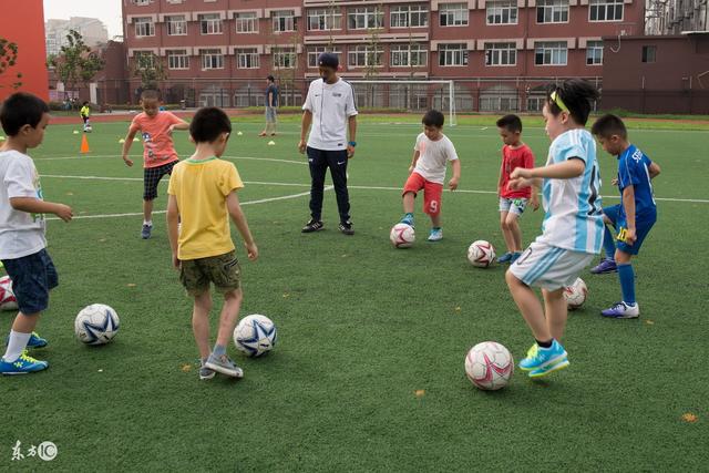 快船与凯琼斯签下双向合同 季前赛场均8+5+2帽